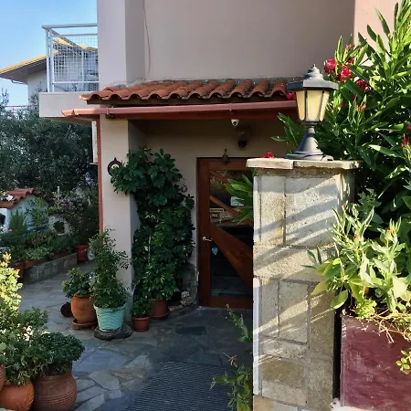 Bay & 2* Karavómilosz