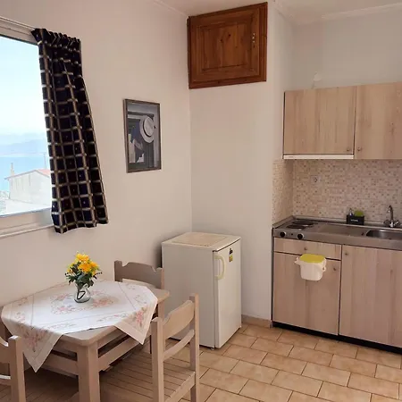 Aparthotel Bay & Karavomilos (Central Greece)