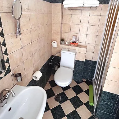 Bay & Apartmanhotel Karavómilosz