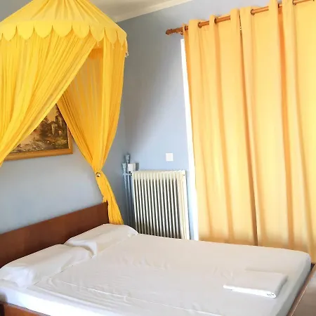Bay & Aparthotel Karavomilos (Central Greece)