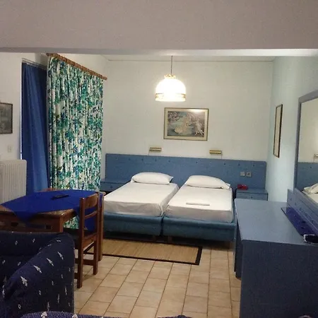 Bay & Aparthotel Karavomilos (Central Greece)