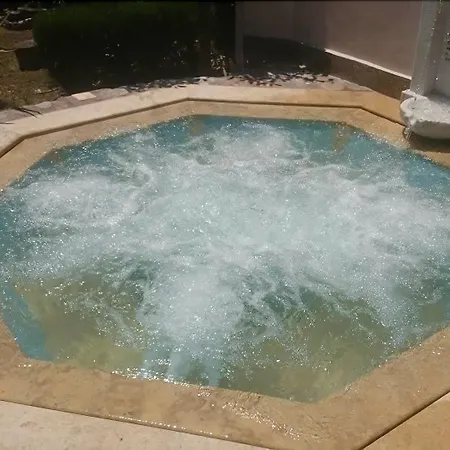 Apartmanhotel Bay & Karavómilosz