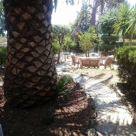 Bay & 2* Karavomilos (Central Greece)
