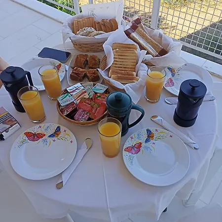 Bay & Apartmanhotel Karavómilosz