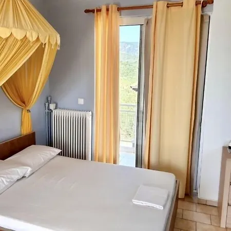 Aparthotel Bay & Karavomilos (Central Greece)