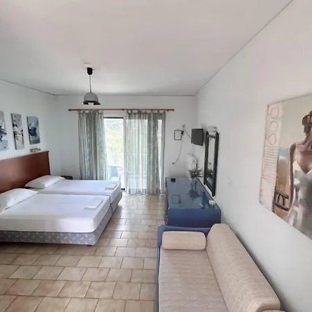 Aparthotel Bay & Karavomilos (Central Greece)