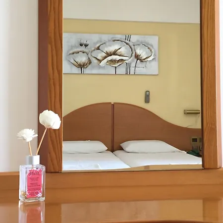 Aparthotel Bay & 2*