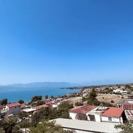 Bay & Apartmanhotel Karavómilosz