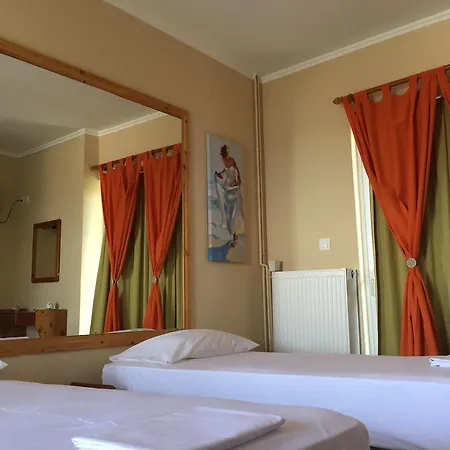 Bay & 2* Karavomilos (Central Greece)